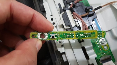 Frente PCB - destaques para Vcc sensor e R2542. O Sr. Foco não pode comparecer